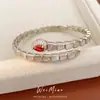 Pulsera Abierta Única y de Nicho con Incrustaciones de Circonita y Nácar con Forma de Serpiente, Pulsera de Moda Elegante y Estilosa, Joyería de Lujo Ligero de Alta Gama al por Mayor