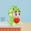 Novo Dinossauro Coração Abraçando Série Shin-chan Ornamento Criativo Pequeno para Computador Fofo Grão Tendência Figura de Brincar Ornamento de Mesa de Escritório