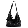 Yaozi 2026 outono inicial nova moda bolsa de ombro para o trabalho com tachas, grande capacidade, alta qualidade, bolsa transversal versátil para o trabalho