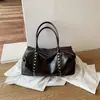 Bolso de mano de moda para viajes de gran capacidad con tachuelas, bolso de hombro elegante y único, bolso cruzado a la moda para el uso diario
