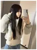 Esta chaqueta corta de plumón extragrande con un gran cuello de piel sintética es increíblemente elegante.. Es un abrigo de invierno para mujer para 2026, diseñado para figuras petite, y cuenta con un nuevo forro de algodón más grueso.