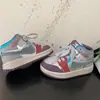 Novedades Otoño/Invierno 2026: Tenis de Moda para Niños en Nuevas Combinaciones de Colores, Estilo Coreano de Caña Media, Cómodos Zapatos de Correr AJ con Suela Suave para Niños a la Moda