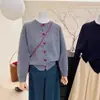 Cardigan de Punto Estilo Coreano Otoño e Invierno 2026 Dulce Juvenil con Botones de Corazón para Mujer, Suéter Abrigo Versátil de Cuello Redondo Nuevo