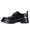 Sapatos Masculinos de Couro Primavera e Outono Couro Genuíno com Cadarço Solado Grosso Brogue Esculpido Couro Bovino de Primeira Camada Sapatos Casuais de Negócios Britânicos