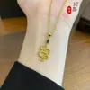 Colar de cobra do zodíaco incrustado com diamantes, pingente de ouro de areia, joia de design de alta qualidade, corrente personalizada para clavícula, joias pequenas femininas