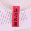 Placa de acrílico perforada por un lado con personaje cosas buenas suceden en cada examen debe aprobarse los accesorios llavero adornos para bolsas regalos