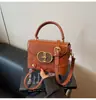Bolsa de Mão Quadrada Pequena Retro Versão Coreana Transfronteiriça, Bolsa Transversal Color-Blocking para Mulheres, Nova Moda 2026 Versátil para o Dia a Dia Bolsa de Ombro