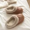 Nuevas zapatillas de algodón de invierno para mujer, de suela gruesa, para exteriores, botines cerrados para la nieve, zapatillas peludas engrosadas y cálidas, zapatos de algodón para parejas