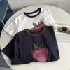 Camiseta Casual de Manga Curta com Estampa de Morango em Tinta, Estilo Americano para o Dia a Dia, Modelo Básico com Ombro Normal, Versátil de Algodão Puro, Tendência