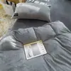 Juego de cuatro piezas de terciopelo de leche de invierno, sábana y funda de edredón de forro polar de coral grado A, funda de edredón de franela, más un juego de ropa de cama de tres piezas con forro polar para otoño