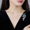 Broche de Libélula de Cristal Azul, Gama Alta, Elegante y Versátil Broche de Perlas para Mujer, Diseño de Lujo Ligero, Pin, Accesorio para Traje