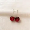 Brincos Retro de Cereja Doces e Frescos com um Temperamento Gentil e Simples, Brincos Versáteis e Delicados na Cor Vermelho Cereja para Mulheres