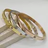 Pulsera Retro de Acero de Titanio de Gran Venta Transfronteriza con Circonita Micropavimentada Diseño Irregular Chapado en Oro de 18 Quilates No se Desvanece Punto al por Mayor
