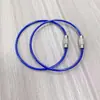 Em estoque Chaveiro de anel de cabo de aço Anel de aço inoxidável com revestimento de borracha colorida Fivela de trava de cabo de aço com revestimento de plástico Grande quantidade negociável E18