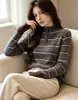 Novo suéter de malha com gola alta e meia, caimento justo, abotoado, para mulheres, design vintage com listras de cores contrastantes