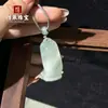 Jade de Seda Dourada Natural de Xinjiang com Padrões de Flores Flutuantes, Pingente de Jade Fivela da Paz Verde Tianshan, Pingente Colorido de Jadeite com Corda Trançada Estilo Chinês Novo Qipao