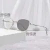 Gafas Cat-Eye con Borde Dorado y Lentes Fotocromáticas para Mujer, Nuevo Modelo 2026, Montura Artística Delgada de Alta Gama, Realza el Cutis Sin Maquillaje, Modernas
