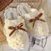 Chinelos de algodão de inverno para mulheres, versão estudante, com laço, sola grossa, antiderrapante, quentes, adequados para casa e uso casual, chinelos versáteis para toda a família para mulheres