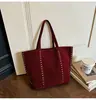 Nova Bolsa Tote Grande de Camurça Feminina Tendência Moda Rebite Bolsa de Mão Bolsa de Ombro Retrô para o Trabalho Bolsa de Axila