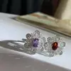 Versa Nuevo Llegado Lujo Ligero Micro Incrustado Color Rojo Granate Brillante Anillo Tesoro Anillo de Luna Creciente de Cristal Morado para Mujer