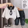 Conjunto de Ropa Infantil para Niños Primavera y Otoño 2026 Nuevo Elegante Sudadera con Capucha y Corbata para Niños Conjunto de Dos Piezas de Manga Larga para Bebé Casual Moderno
