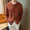 Suéter cálido de cuello redondo de moda retro para hombre de otoño e invierno, nuevo cárdigan chaqueta de punto simple casual de alta gama