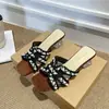 Sandálias Baixas Estilo Fada com Pérolas para Mulheres Verão 2026 Sola Grossa Aumenta Altura Chinelos Versáteis de Moda para Exterior