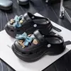 Sapatos de Buraco EVA Femininos 2025 Novo Verão Popular ao Ar Livre Sandálias Chinelos de Solado Grosso com Biqueira Fechada para Praia Esportes