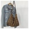 Bolsa transversal pequena estilosa e moderna com estampa de leopardo e zíper, bolsa de ombro grande para compras, bolsa de lona da moda para mulheres, atacado moderno