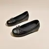 2026 Mocasines Slip-On con Lazo Otoño Nuevo Estilo Elegantes que Aumentan la Altura Zapatos Bajos Populares de Punta Cuadrada para Personas Bajitas