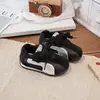 Sapatos Infantis Estilo Alemão 2026 Outono Novos Tênis Esportivos Sapatos para Caminhada de Criança Pequena Sapatos Forrest Gump Cor Color Block Retrô Sapatos Casuais Tendência