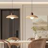 Lustre pequeno para restaurante estilo antigo retrô estilo japonês cor natural de nogueira lâmpada lustre de três cabeças para casa de hóspedes Nanyang bar