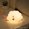 Lámpara Naive Wang Pat Pat Luz Temporizada Apagado Automático Mesita de Noche Luz Nocturna para Dormir Luz Ambiental de Gama Alta Regalo para Niñas