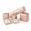 Caja de Joyería de Cuero de Tacto Avanzado Caja de Almacenamiento para Joyería Jade Anillo Pulsera Collar Pulsera Colgante Caja de Empaque Personalizada