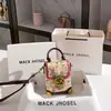 Bolsa de caja con graffiti de oso de entrega de una sola pieza 2024 bolsa mini para teléfono móvil de color de contraste avanzado al por mayor