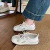Sapatos de treino versáteis alemães 2026 verão novo versão coreana estilo balé sapatos prateados simples sapatos casuais esportivos femininos