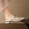 Nuevos Estilos de Pantuflas de Tacón Alto para Mujer con Suelas Blandas de Goma, Diseño Hueco, Zapatos de Talla Grande, Tacón Cuadrado de Altura Media, Sandalias de Verano Cerradas para Mujer