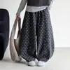 Conjunto de otoño para niña 2026 nuevo estilo coreano chaleco de punto, camiseta básica y pantalones de pierna curva conjunto de tres piezas
