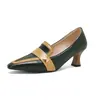 Sapatos Femininos de Moda Cor Combinada Rebite Estilo Europeu e Americano Primavera e Outono Bico Fino Boca Rasa Camada Única Sapatos de Salto Médio Tamanhos Grandes 40-50 Sapatos de Comércio Exterior