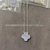 Collar de Trébol de Cuatro Hojas Versión Alta V Oro para Mujer Chapado en Oro de 18K es una Pulsera Cadena Clavicular Ágata Calcedonia Rojo Rosa Ojo de Tigre