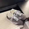 Zapatos casuales de cordones versátiles de suela plana estilo vintage para mujer, zapatillas de moda con patchwork de estampado de leopardo, zapatillas para correr estilo americano