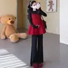 Conjunto de maternidad estilo coreano de corte holgado, nueva colección otoño/invierno 2026: Camiseta, camisola de punto y pantalón de maternidad ligeramente acampanado - un conjunto de tres piezas