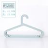 Percha de Plástico Negra y Blanca Antideslizante Simple Sin Costuras Soporte para Secado de Ropa en Casa Percha de Ropa Hombro Ancho Grueso Balcón Transfronterizo