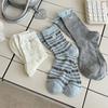 Calcetines de tubo suxinaimin primavera y verano blanco lechoso azul calcetines de tubo ins letras bordadas calcetines de felpa a rayas moda