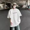 Camiseta Pretas Acolchoada no Ombro Estilo Americano Pesada para Homens, Verão Nicho Design Metálico Manga Curta com Acabamento de Alta Qualidade, Meia-Manga Fresca e Estilosa