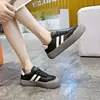 WS-W619 Zapatillas de Entrenamiento Alemanas de Suela Gruesa de Primavera para Mujer, Estilo Retro de Hong Kong, Nicho Popular, Versátiles, de Punta Redonda, Casual