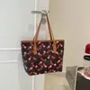 Bolsa Tote Estampa de Cereja Primavera 2026 Feminina Grande Capacidade Lazer Personalidade Bolsa de Mão Estilosa para o Trabalho Bolsa de Ombro Tendência