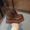 Botas de Algodão Estilo Britânico Elegante para Meninas 2026 Novidades de Outono Botas de Couro com Plus Veludo Infantil Botas Curtas de Algodão de Duas Camadas Botas de Algodão Versáteis Casuais