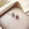 Pendientes de Perla y Flor Púrpura Estilo Coreano, Suaves y Elegantes, Pendientes de Nicho Elegantes con un Toque de Lujo Ligero y de Alta Gama para Mujer