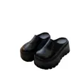 Sandálias estilo Birkenstock de sola grossa, que aumentam a altura, para mulheres, com design de bico fechado, perfeitas para usar ao ar livre, nova coleção de outono de 2026, ideais para mulheres baixinhas e fáceis de calçar.